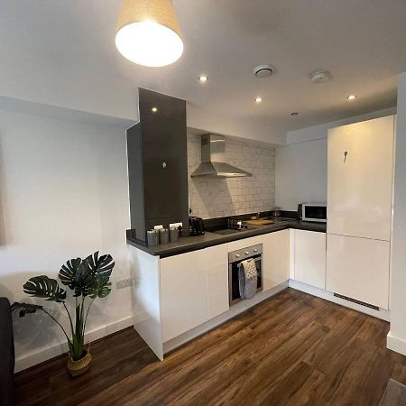 Modern Spacious 1 Bed Flat In Birmingham City Centre With Free Parking, Fast Free Wifi And Netflix Exterior photo