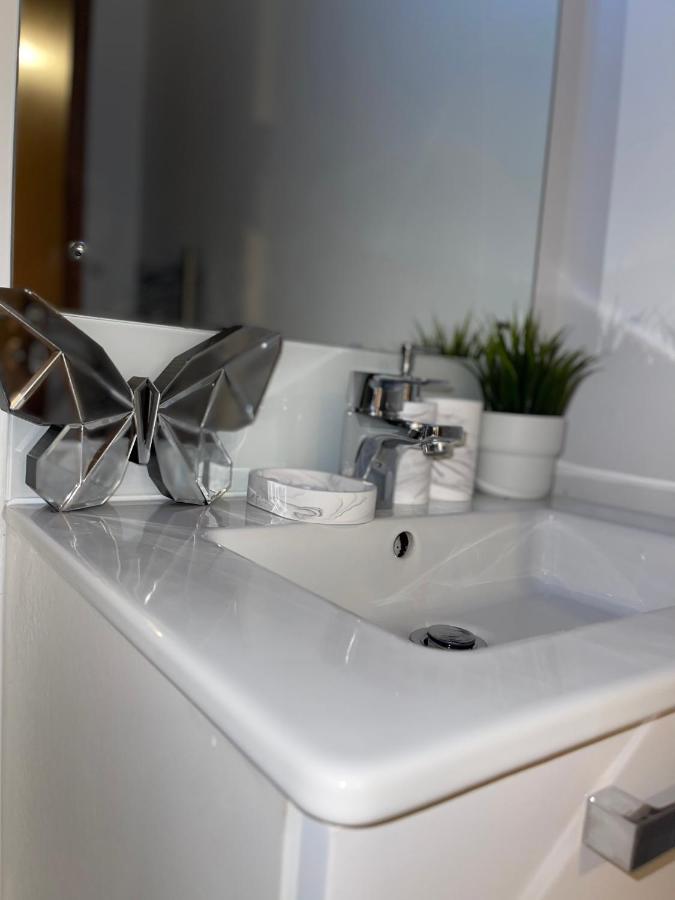 Modern Spacious 1 Bed Flat In Birmingham City Centre With Free Parking, Fast Free Wifi And Netflix Exterior photo